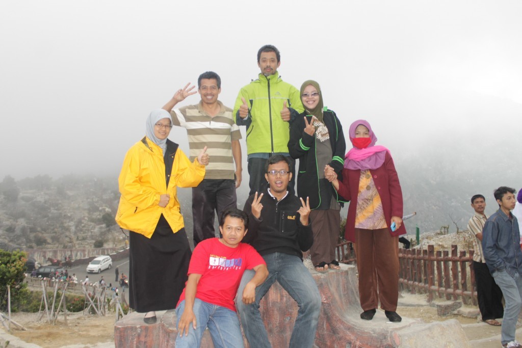 Negpose di Gunung Tangkuban perahu