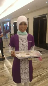 Si Mba nya menawarkan tester produk Prenagen