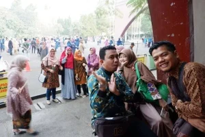 menunggu wisuda ITB