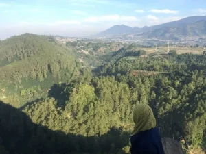 Dari atas Tebing Keraton