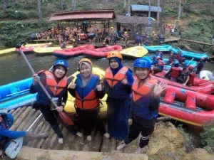 Bersama Lili Revy Nanda di tempat persinggahan sebelum lanjut lagi
