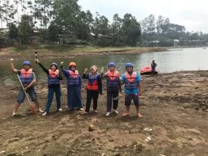 Siap siap rafting